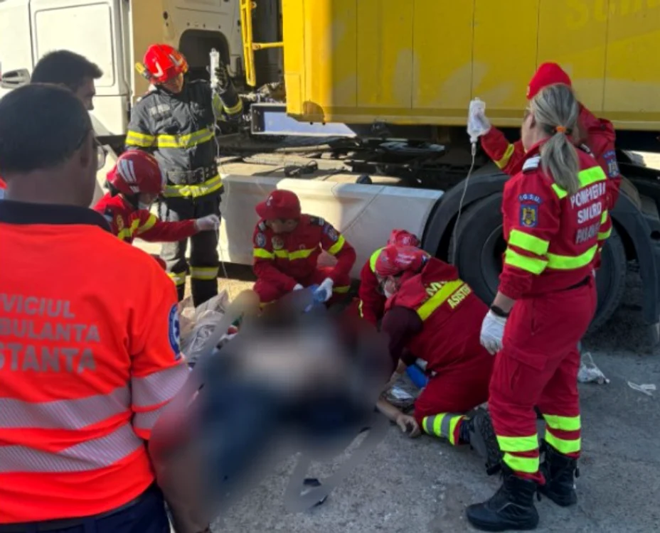 Bărbatul a răspuns manevrelor de resuscitare și a fost transportat la spital. FOTO: ISU