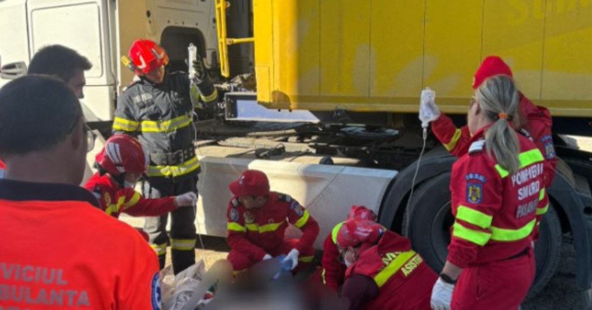 Un bărbat a fost accidentat mortal de propriul TIR în timpul reparării acestuia.