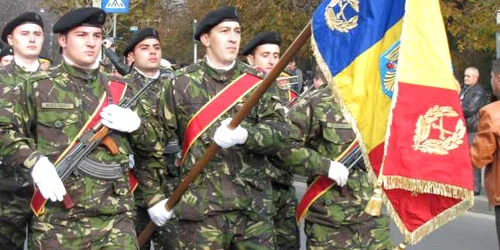 Militarii au defilat de ziua lor