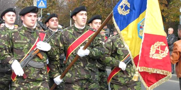 Militarii au defilat de ziua lor