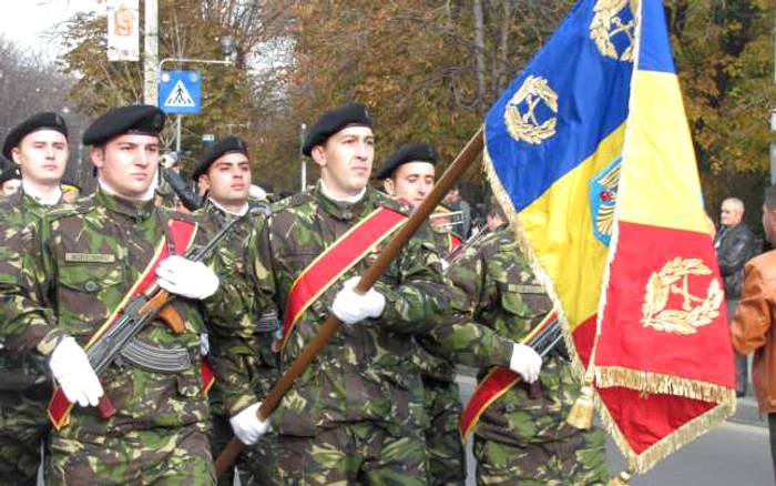 Militarii au defilat de ziua lor