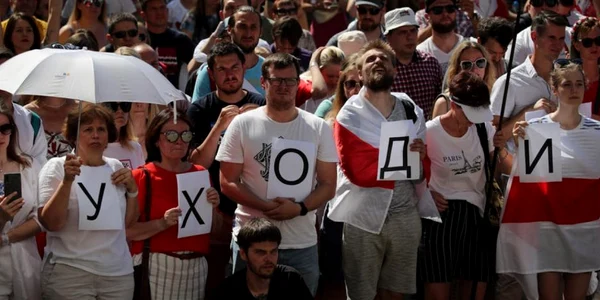 Manifestanti cerandu-i lui Lukasenko sa plece de la putere FOTO EPA-EFE