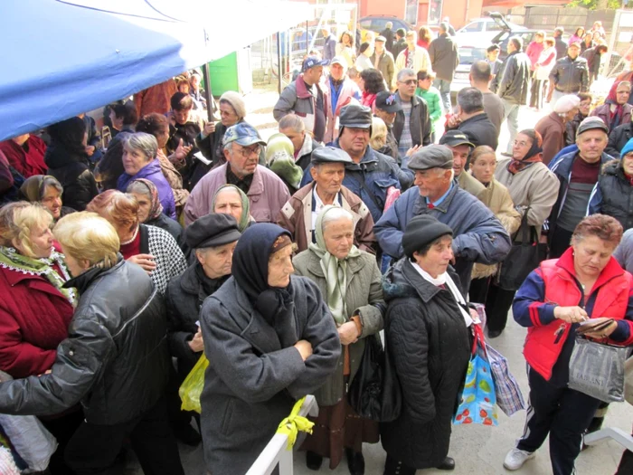 În Râmnicu Vâlcea sunt peste 8 600 care îndeplinesc condiţiile pentru a primi ajutoarele comunitare. Foto Adevărul