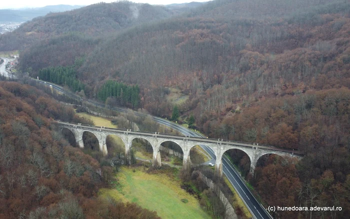 Viaductul. Vedere înspre Brad. Foto: Daniel Guță