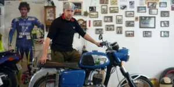 Marius şi „iubita“ sa, motocicleta