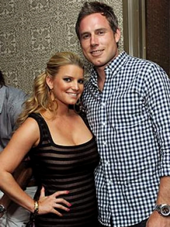 
    Jessica Simpson şi Eric Johnson  