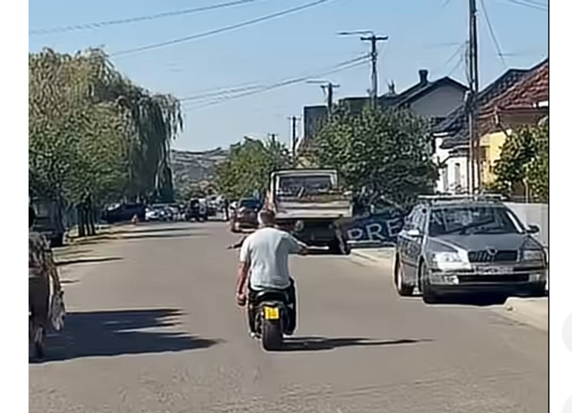 Viceprimar din Satu Mare, filmat pe scuter cu un obuz activ în mână. Polițistul a încremenit când a văzut ce aduce la secție