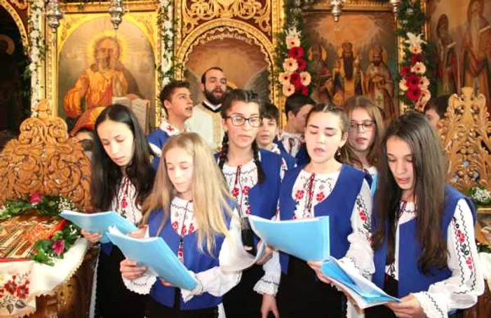 Hram la biserica Trei Ierarhi din Galaţi FOTO Costiuc Petrică