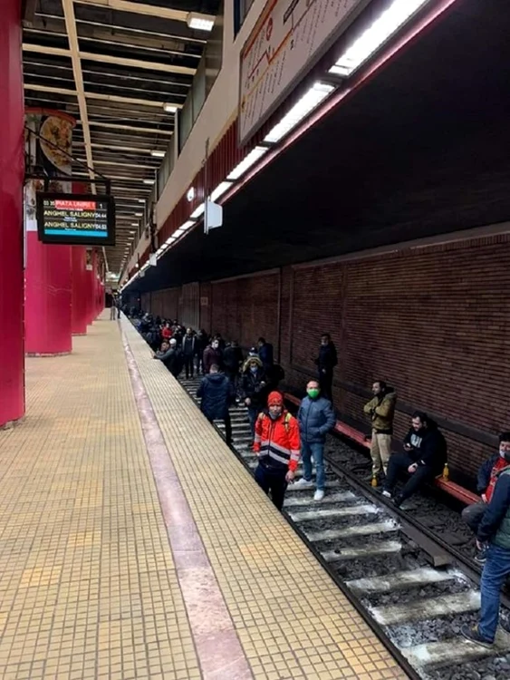 Protest spontan la metrou