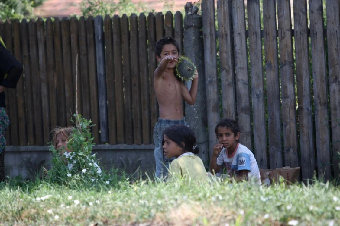 Ţiganii din Strachina trăiesc într-o sărăcie cruntă FOTO: slobozia.adevarul.ro