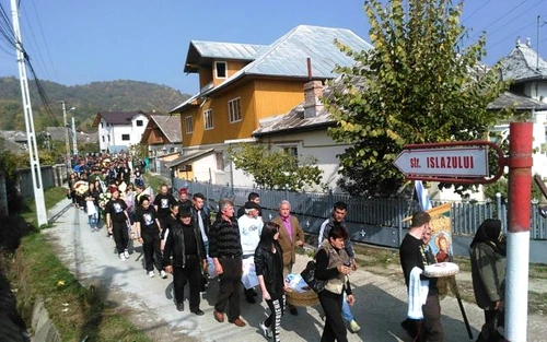 Imagini de la înmormântarea tinerei din Fieni