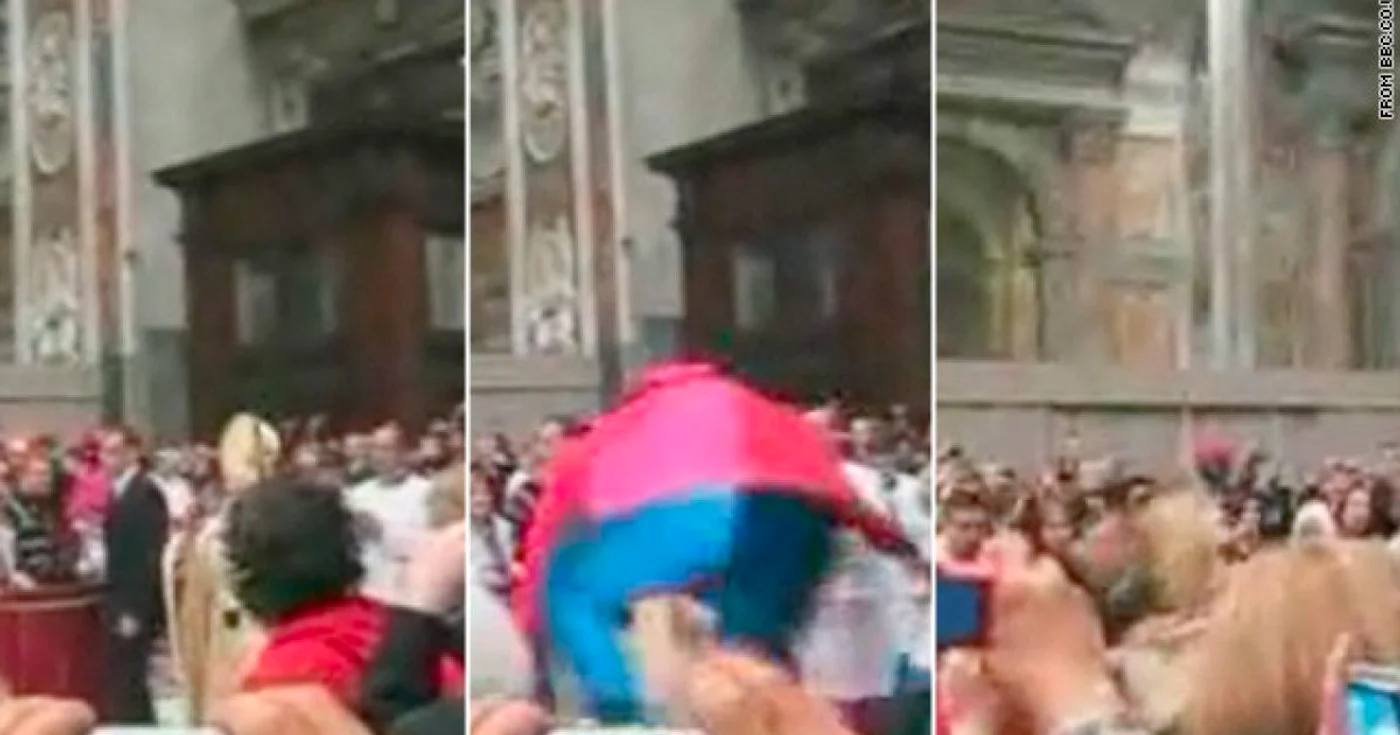 Imagini de la atacul asupra Papei Benedict al XVI-lea de anul acesta