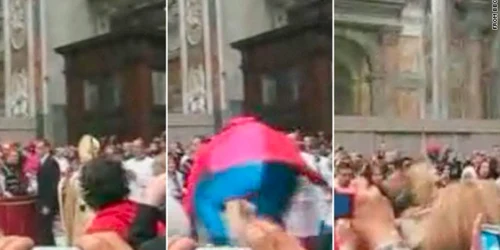 Imagini de la atacul asupra Papei Benedict al XVI-lea de anul acesta