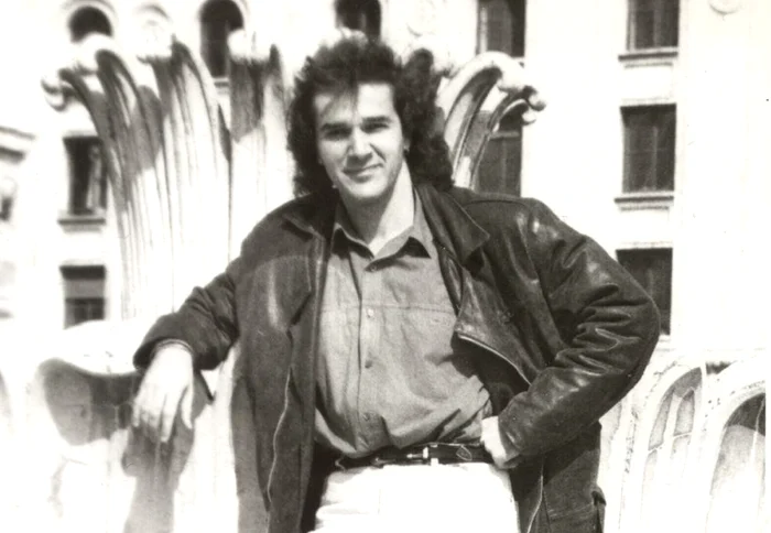 
    Dan Bittman, alături de impresarul Radu Groza. Solistul a albit și și-a lăsat barbăfoto: Facebook  