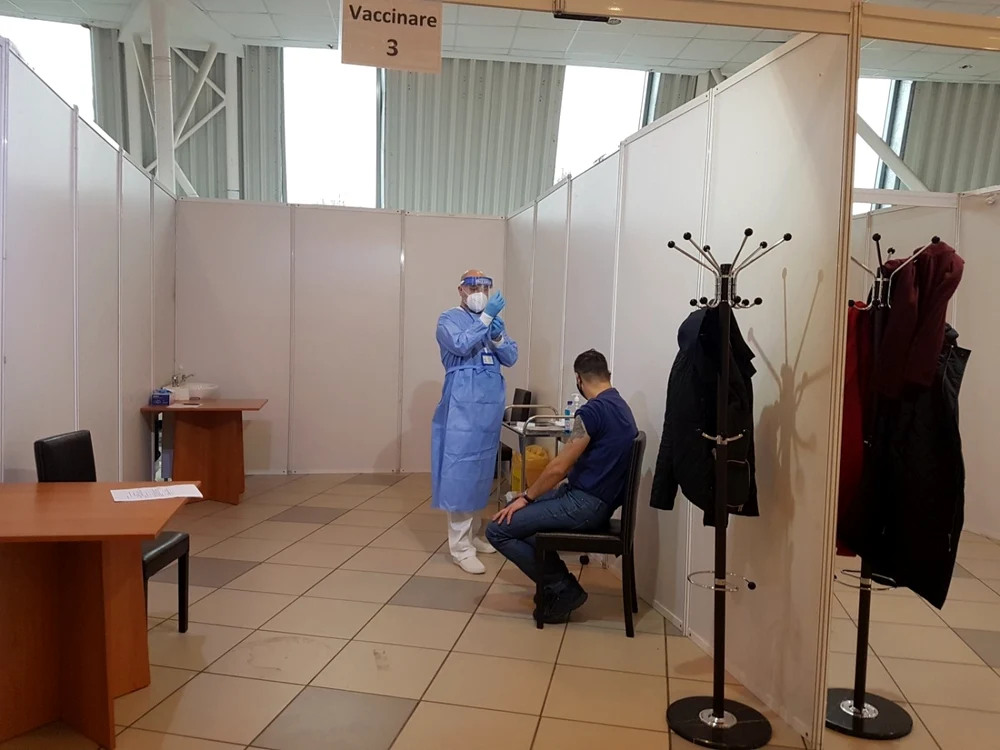Centrul de vaccinare din Pavilionul Expoziţional Constanţa foto: Călin Gavrilaş