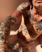 tommy lee dezbracat jpg