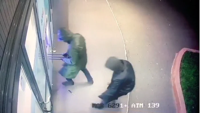 Momentul în care hoțiii au aruncat în aer bancomatul BCR de pe bulevardulTheodor Palladyfoto: captura video