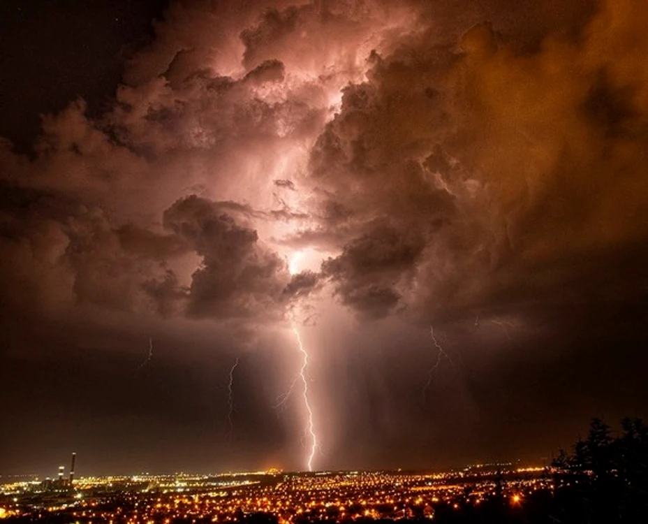 Brașov - Ieri, se circula cu barca prin pasajul Craiterfoto: Meteoplus