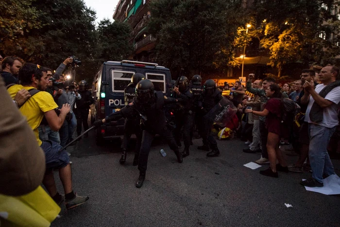 Mii de oameni cer în stradă dreptul la un referendum privind independenţa Cataloniei FOTO Getty Images