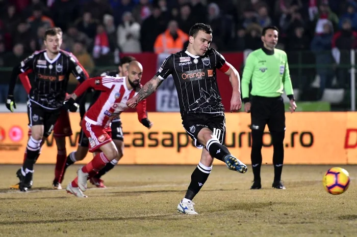 
    Nistor a transformat penlty-ul primit de DinamoFoto: sportpictures.eu  