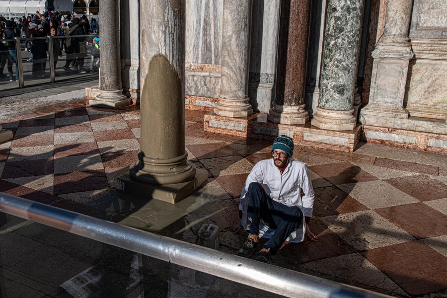 Atac cu Nesquik și noroi asupra unui monument UNESCO: Activiștii pentru climă vandalizează Bazilica Sfântul Marcu din Veneția VIDEO