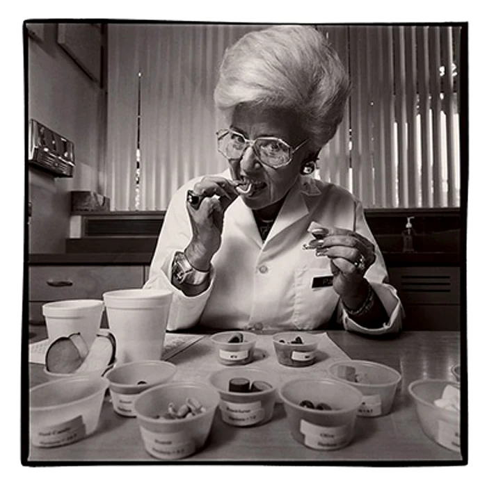 Degustator de mancare de caini - cele mai ciudate joburi din lume