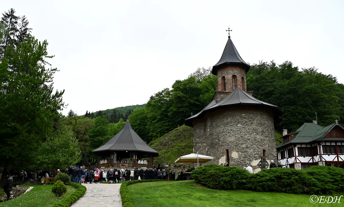 Hram la Mănăstirea Prislop  Foto Episcopia Devei și Hunedoarei (5) jpg