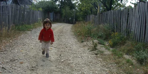 Alexandru, băieţelul din Babuesti unde medicul nu ajunge niciodata