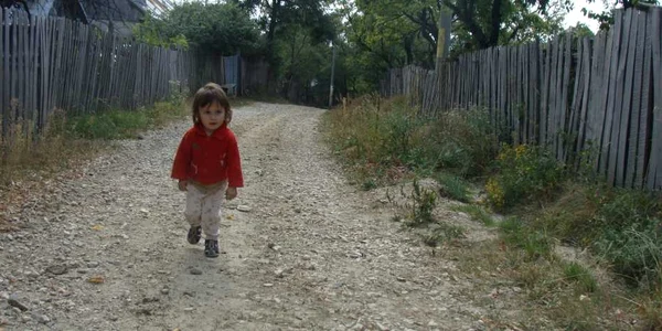 Alexandru, băieţelul din Babuesti unde medicul nu ajunge niciodata