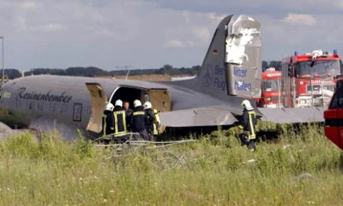 VIDEO Şapte răniţi, după aterizarea de urgenţă a unui avion istoric la Berlin jpeg
