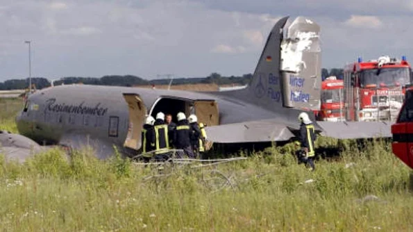 VIDEO Şapte răniţi, după aterizarea de urgenţă a unui avion istoric la Berlin jpeg