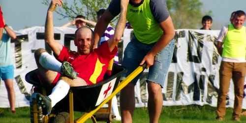 Roaba cu motor a făcut deliciul spectatorilor la meciul Urseni - ASU Poli