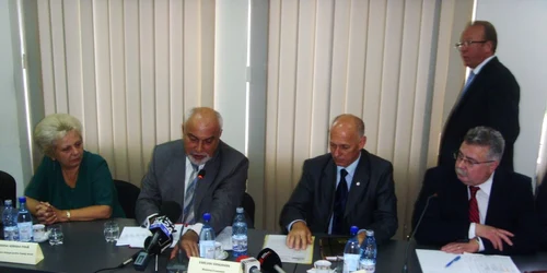 Ministrul Economiei s-a ferit sa mearga pe platforma chimica din Ramnicu Valcea dar le-a atras atentia sindicalistilor ca sperie bancherii