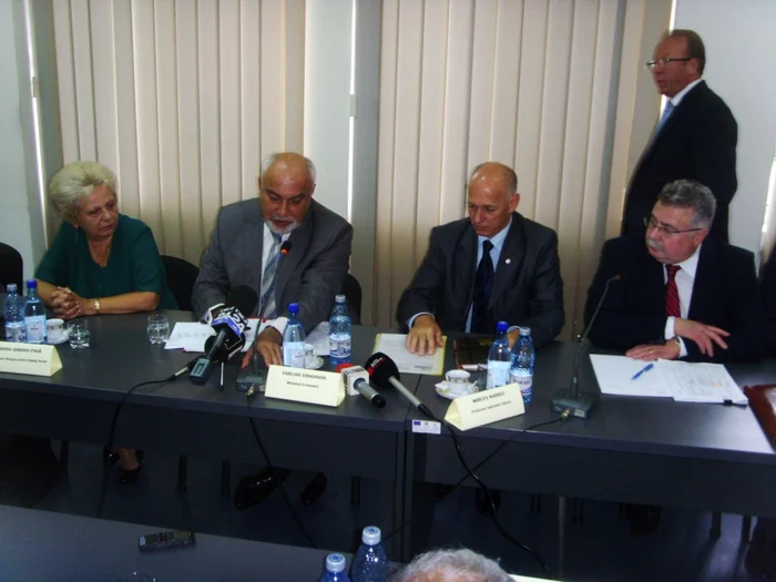 Ministrul Economiei s-a ferit sa mearga pe platforma chimica din Ramnicu Valcea dar le-a atras atentia sindicalistilor ca sperie bancherii