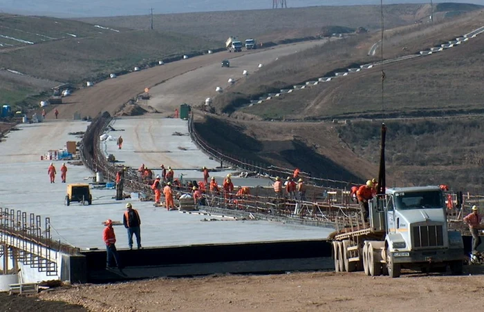 CNADNR, compania responsabilă de infrastructura rutieră din România, are peste 6.000 de angajaţi FOTO Adevărul