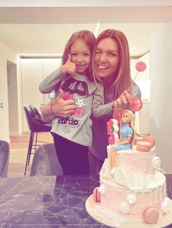 Simona Halep și soțul ei, Toni Iuruc, cu nepoțica TaniaFOTO: Instagram