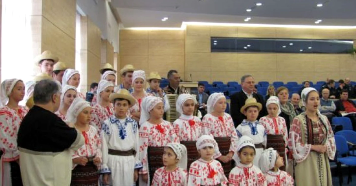 Ansamblul din Curtişoara a fost apreciat şi în Franţa, Turcia, Grecia şi Marea Britanie