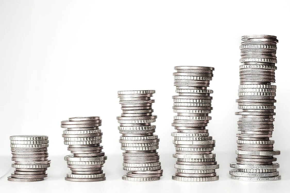 
    Peste jumătate din români declară că au cel puțin un credit  