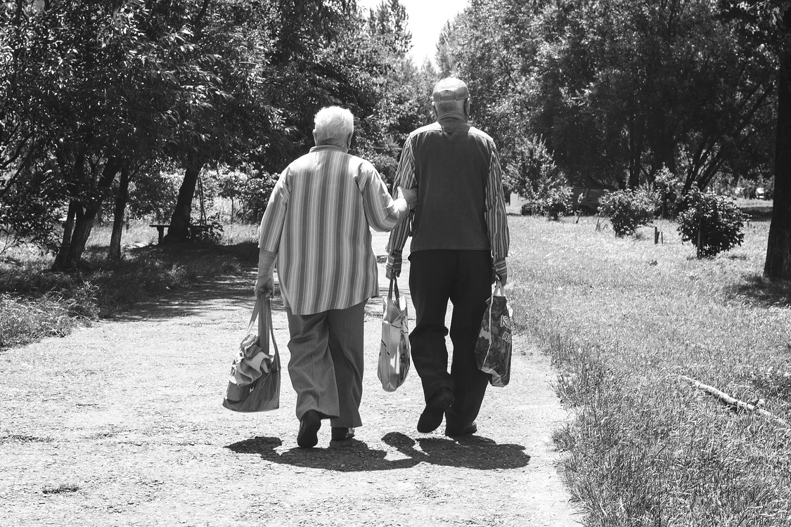Vrei să trăiești mai mult? Ora la care iei masa îți poate influența longevitatea.