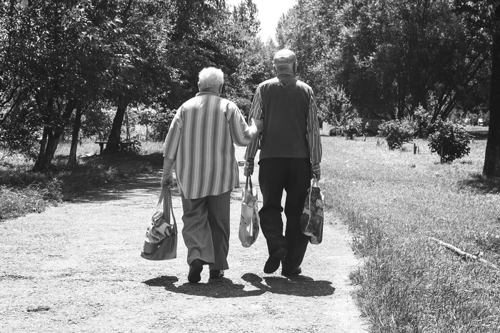 Cât de importatente sunt relaţiile sociale în asigurarea longevităţii. Foto arhivă
