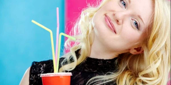 Băuturile răcoritoare acidulate sunt bombe calorice