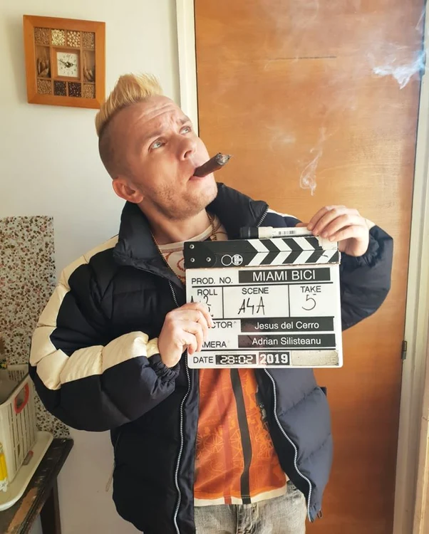 
    Filmul “Miami Bici”  rulează din 21 februarie   în cinematografe  