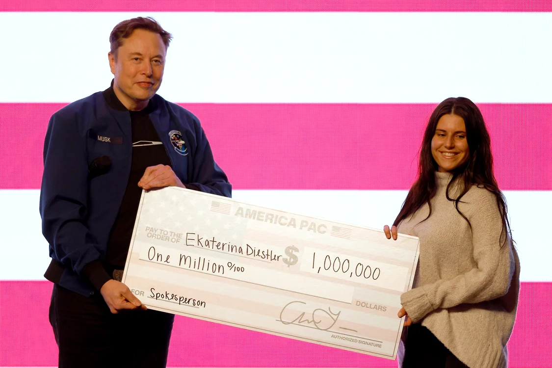 Elon Musk a înmânat două donaţii de câte 1 milion de dolari. Foto Profimedia 