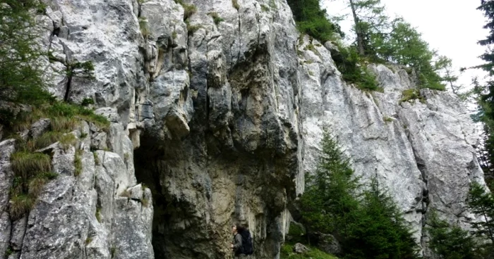 Piatra cu Apă, formaţiune calcaroasă aflată la cota 1494 m pe Ceahlău FOTO: aradeanca.com