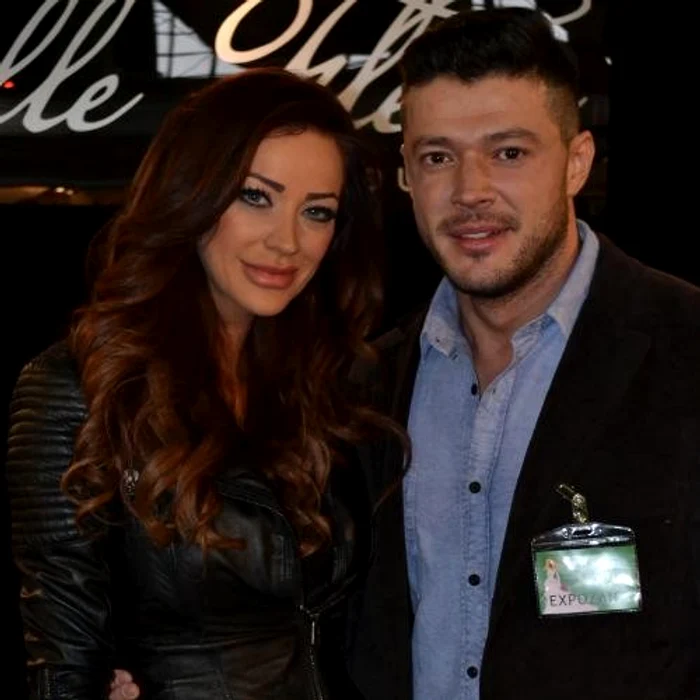 
    Roşcata şi Slav au fost fotografiaţi în restaurantul hotelului Mandalay Bay din Las VegasFoto: Click!  