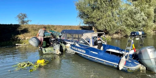 Motoare de barcă gasite în Crișan FOTO garda de Coastă jpeg