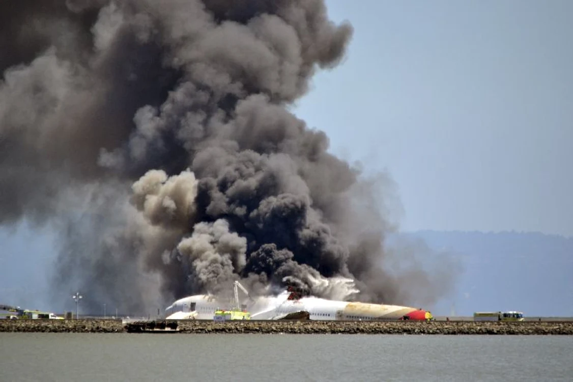 Avionul prăbuşit în San Francisco (Foto: Reuters)