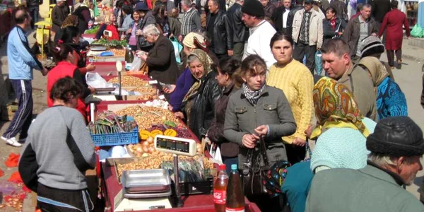 Botoşani: În Piaţa Centrală era puzderie de lume în această dimineaţă