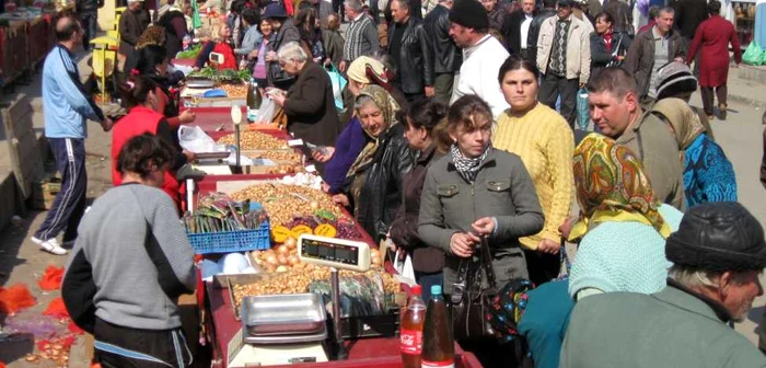 Botoşani: În Piaţa Centrală era puzderie de lume în această dimineaţă