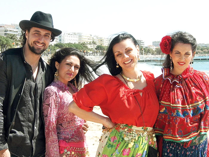 Doiniţa, alături de Carmen Tănase și Nicoleta Luciu, colegele ei din “Inimă de ţigan”